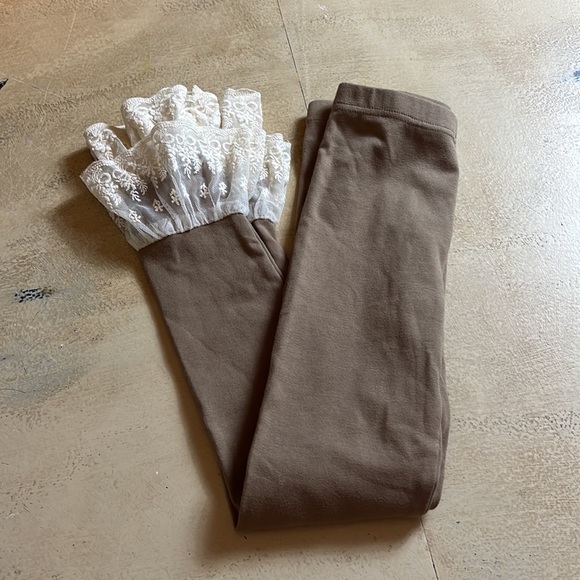 ML kids, lace hem leggings, stretchy and soft, size 7, NWOT, taupe - Picture 6 of 6
